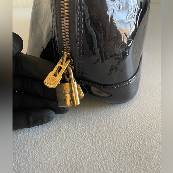 Louis Vuitton Alma bag - Picture 8 of 10